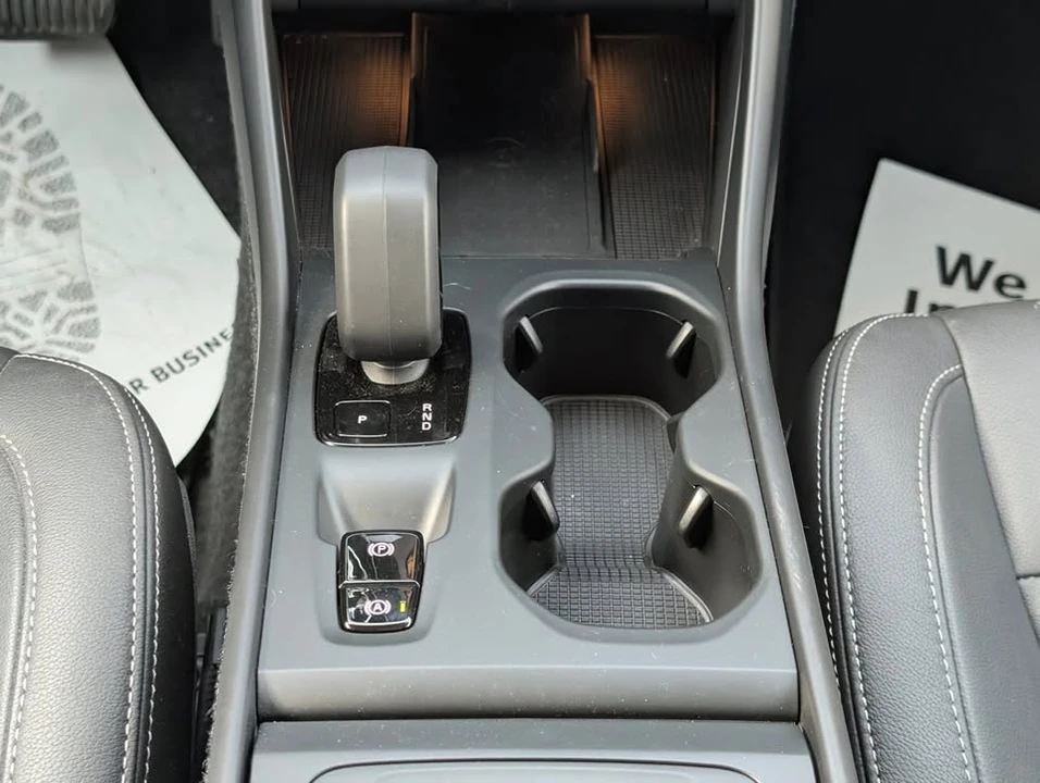 2025 Volvo XC40 - Image 16 of 19