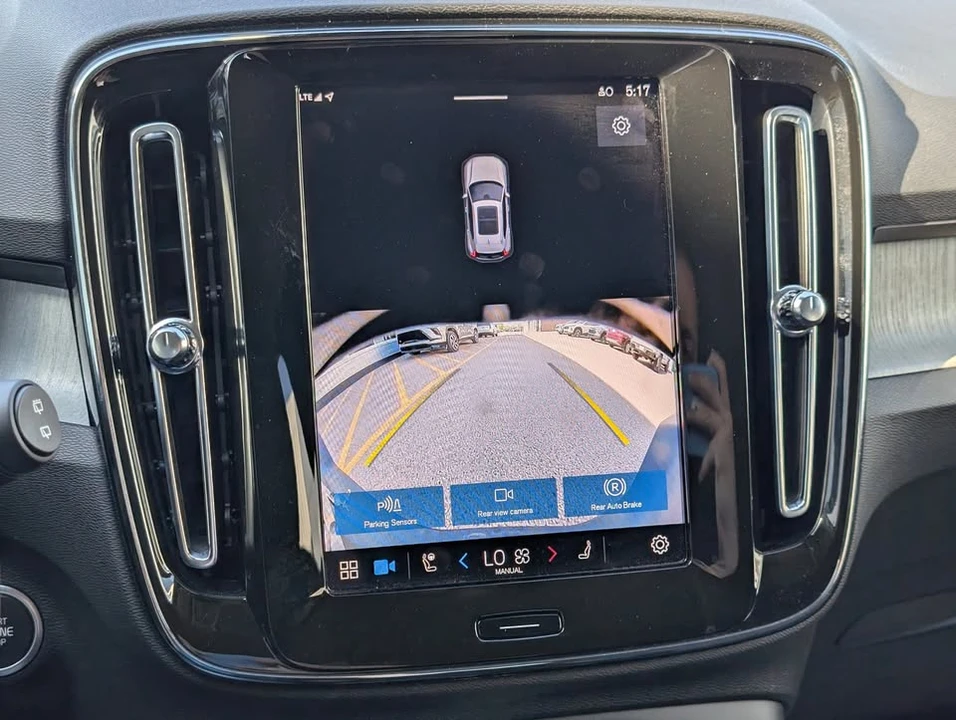 2025 Volvo XC40 - Image 14 of 19