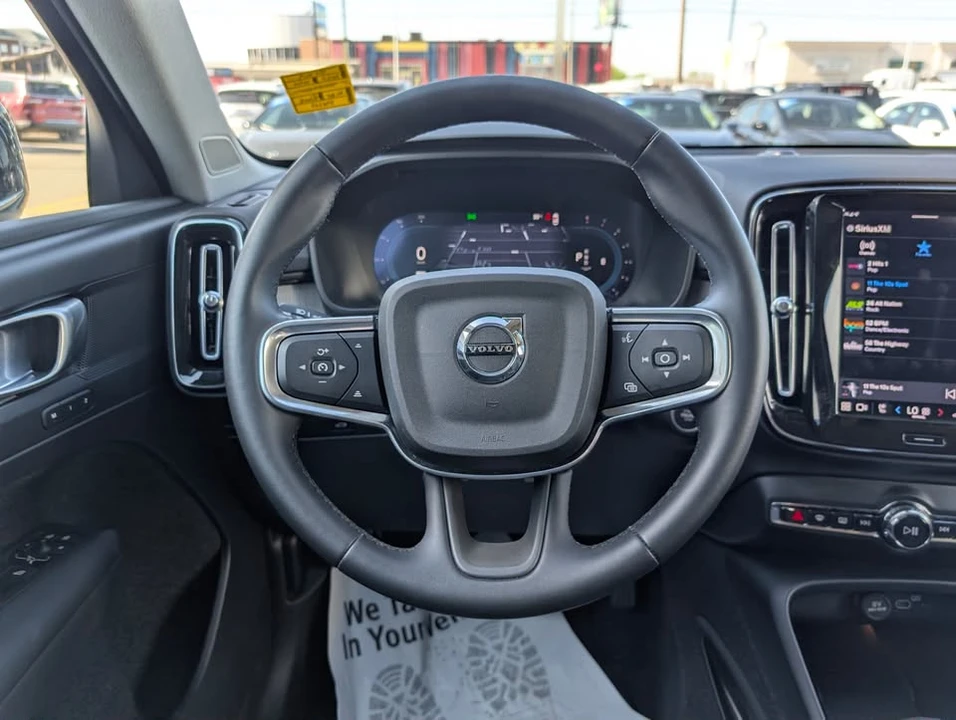 2025 Volvo XC40 - Image 9 of 19