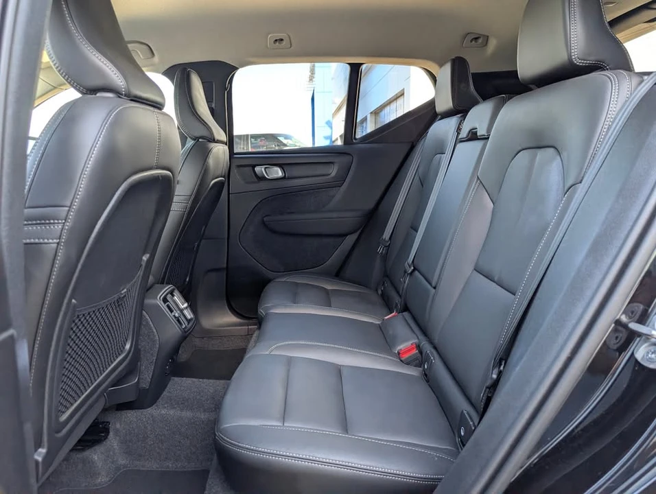 2025 Volvo XC40 - Image 17 of 19