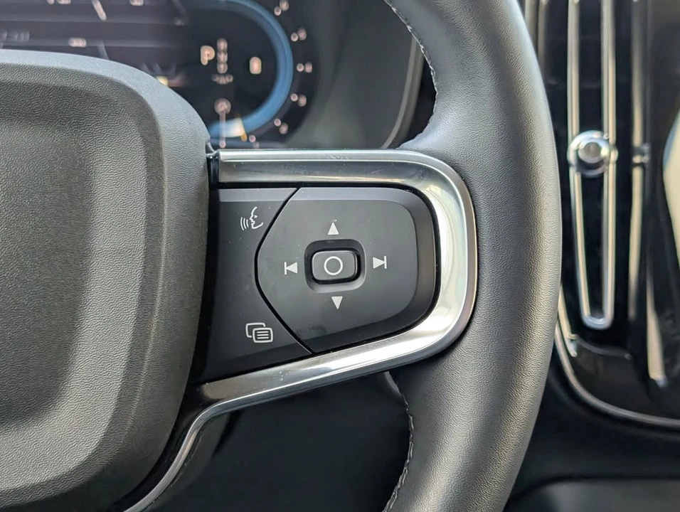 2025 Volvo XC40 - Image 11 of 19