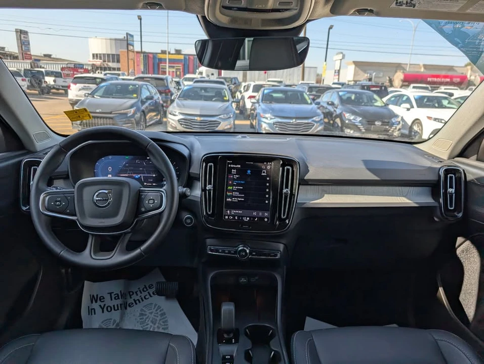 2025 Volvo XC40 - Image 18 of 19
