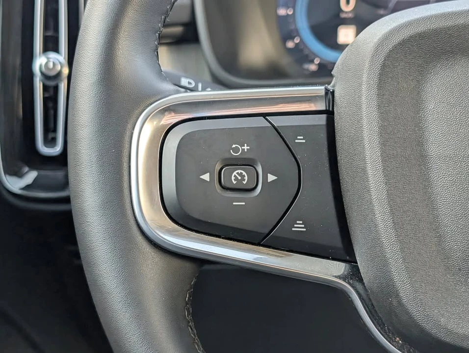 2025 Volvo XC40 - Image 10 of 19