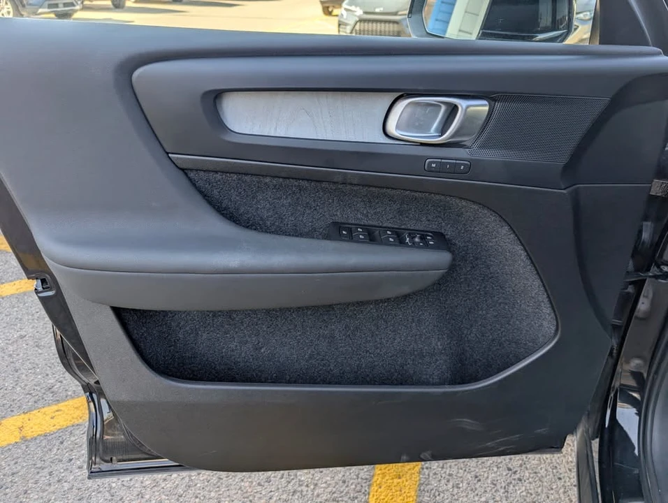 2025 Volvo XC40 - Image 7 of 19