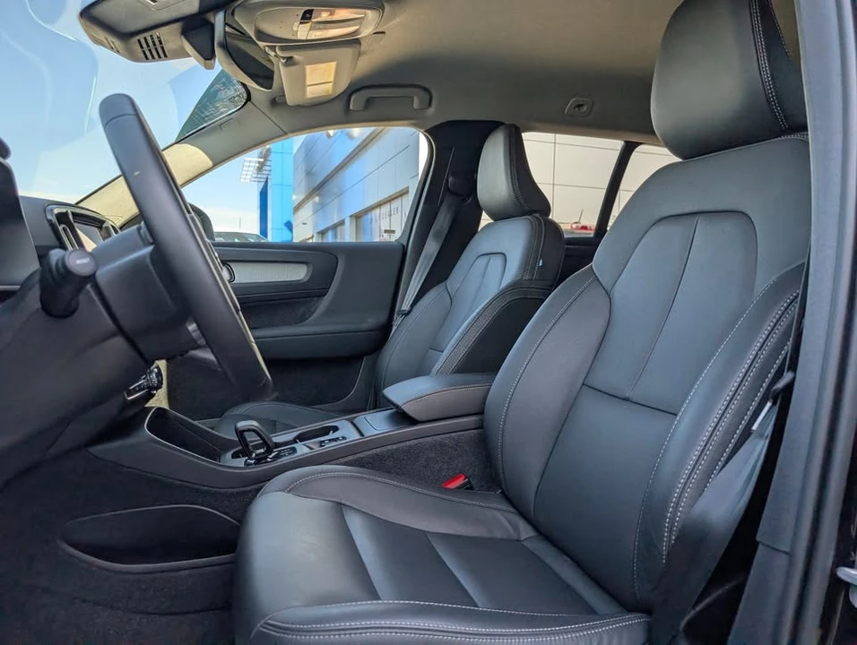 2025 Volvo XC40 - Image 8 of 19