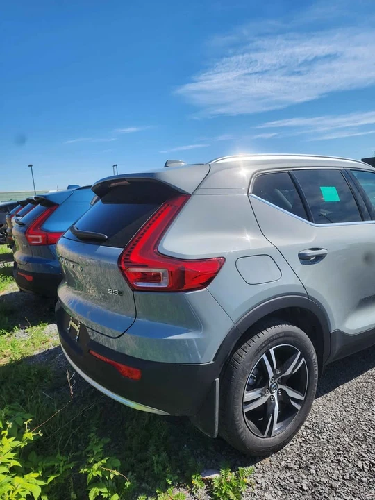 2025 Volvo XC40 - Image 2 of 4