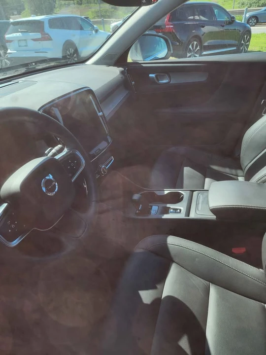 2025 Volvo XC40 - Image 3 of 4
