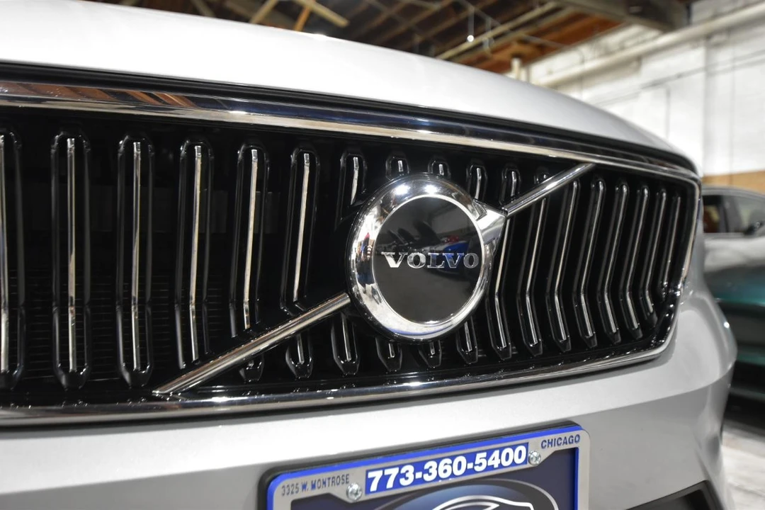 2025 Volvo XC40 - Image 3 of 21