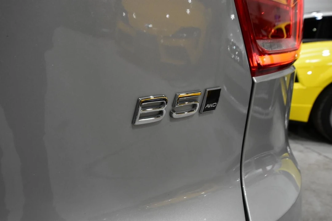 2025 Volvo XC40 - Image 10 of 21