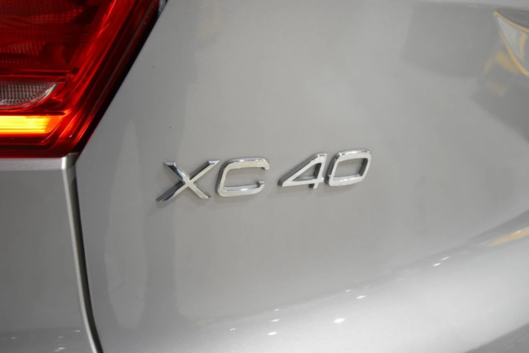 2025 Volvo XC40 - Image 9 of 21