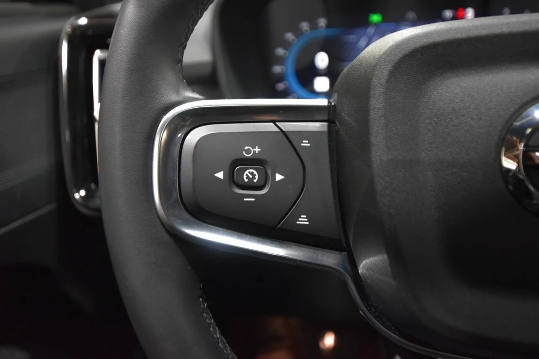 2025 Volvo XC40 - Image 18 of 21