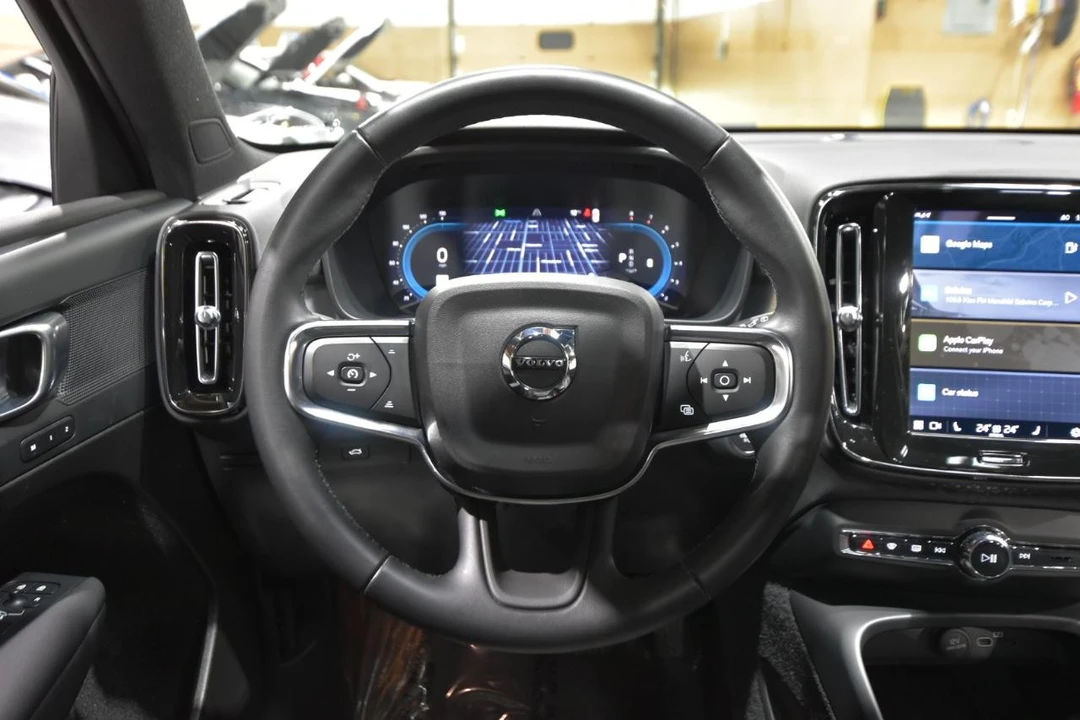 2025 Volvo XC40 - Image 17 of 21