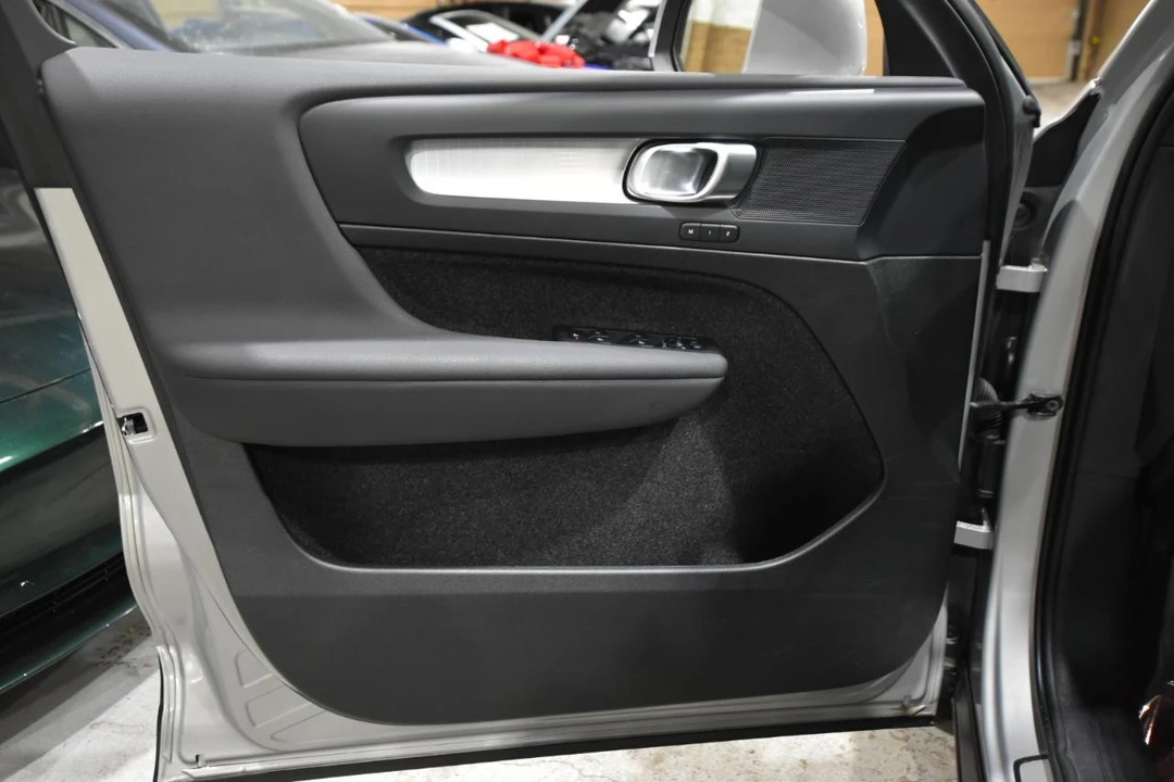 2025 Volvo XC40 - Image 13 of 21
