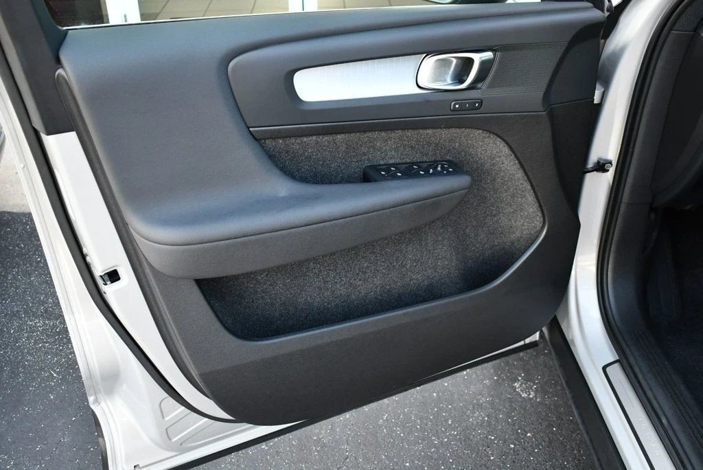 2025 Volvo XC40 - Image 12 of 12