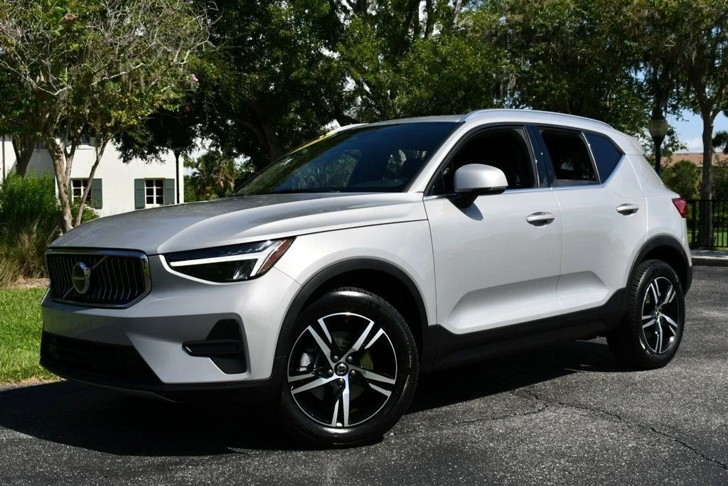 2025 Volvo XC40 - Image 2 of 12