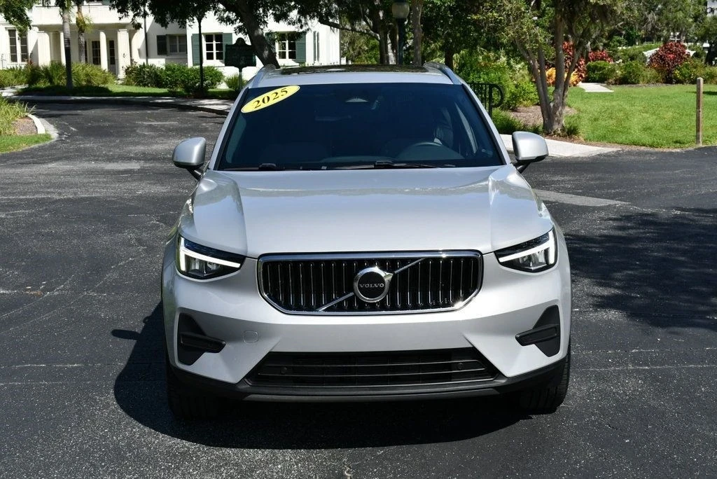 2025 Volvo XC40 - Image 9 of 12