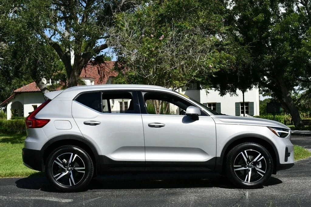 2025 Volvo XC40 - Image 7 of 12