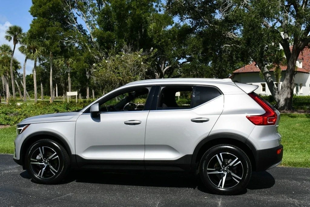 2025 Volvo XC40 - Image 4 of 12