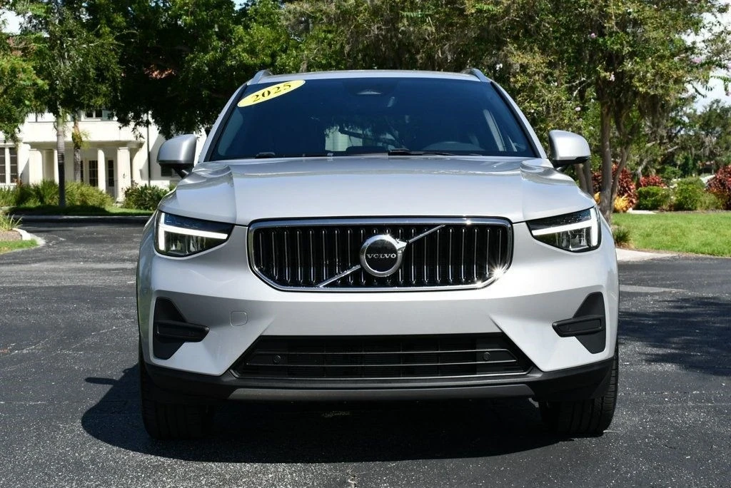 2025 Volvo XC40 - Image 10 of 12