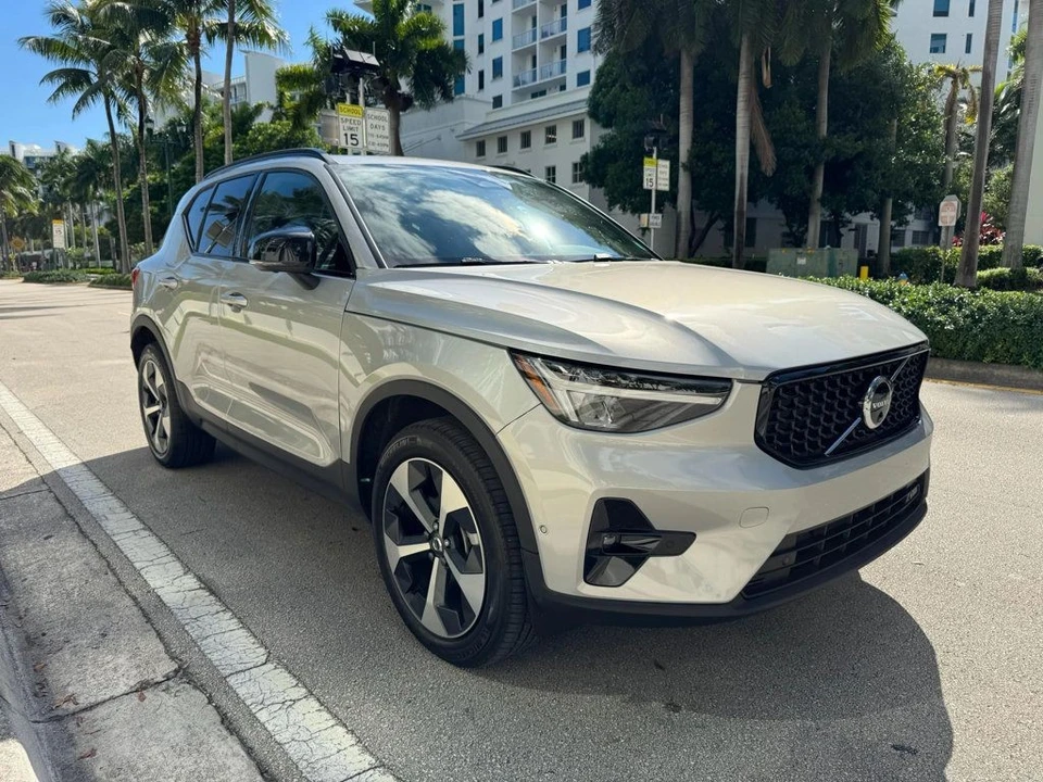 2025 Volvo XC40 - Image 2 of 12