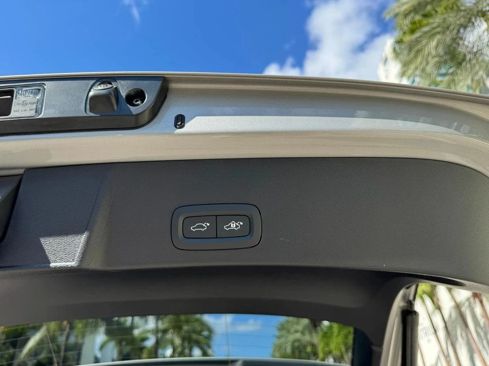 2025 Volvo XC40 - Image 12 of 12