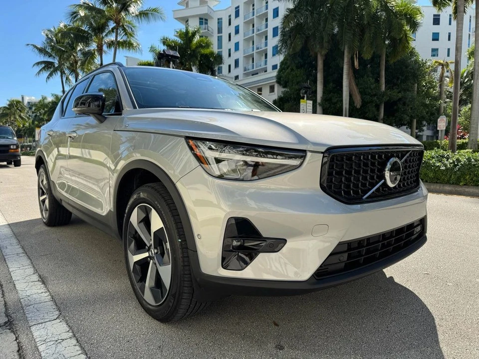 2025 Volvo XC40 - Image 7 of 12