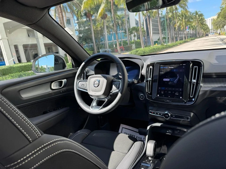 2025 Volvo XC40 - Image 10 of 12