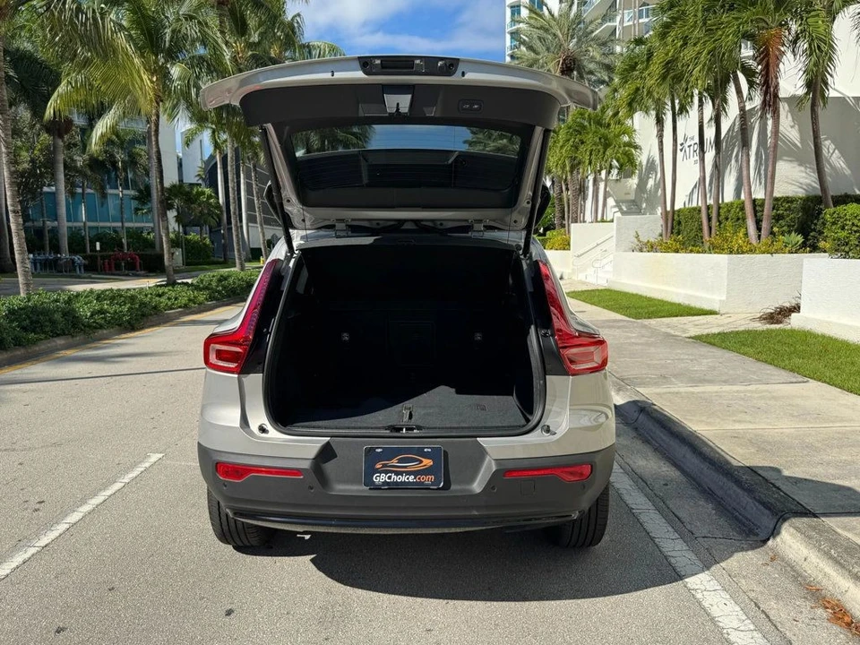 2025 Volvo XC40 - Image 11 of 12
