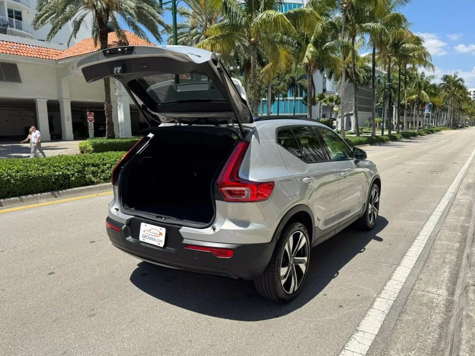 2025 Volvo XC40 - Image 11 of 12