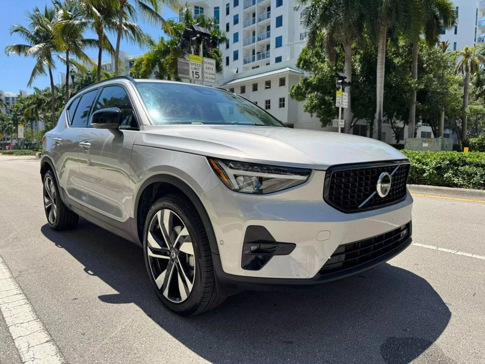 2025 Volvo XC40 - Image 2 of 12