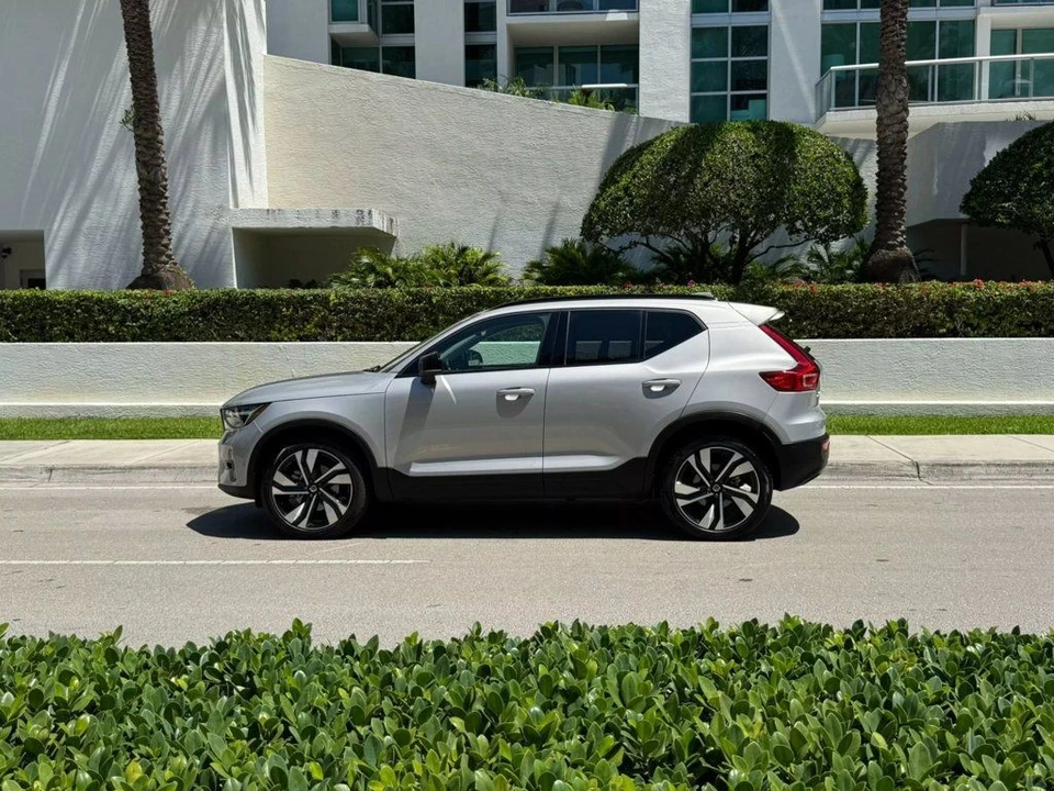 2025 Volvo XC40 - Image 7 of 12