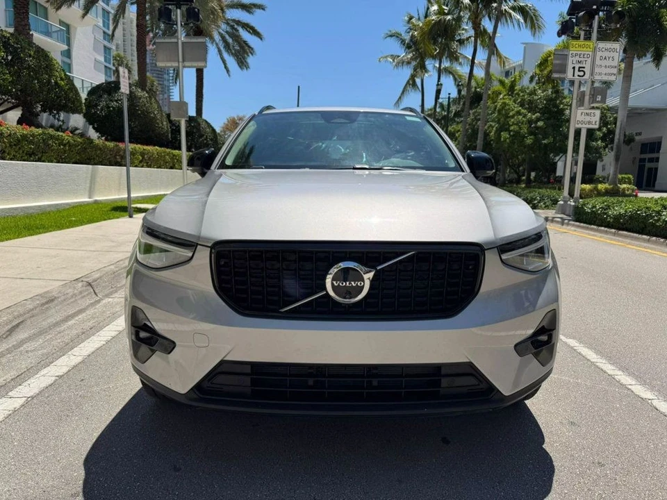 2025 Volvo XC40 - Image 3 of 12