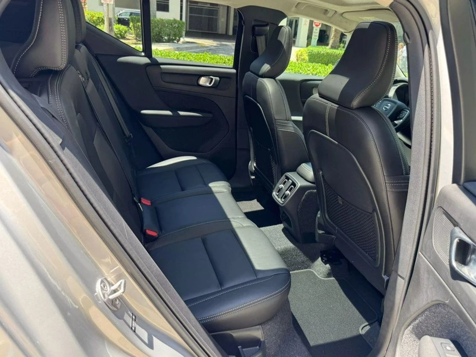 2025 Volvo XC40 - Image 9 of 12