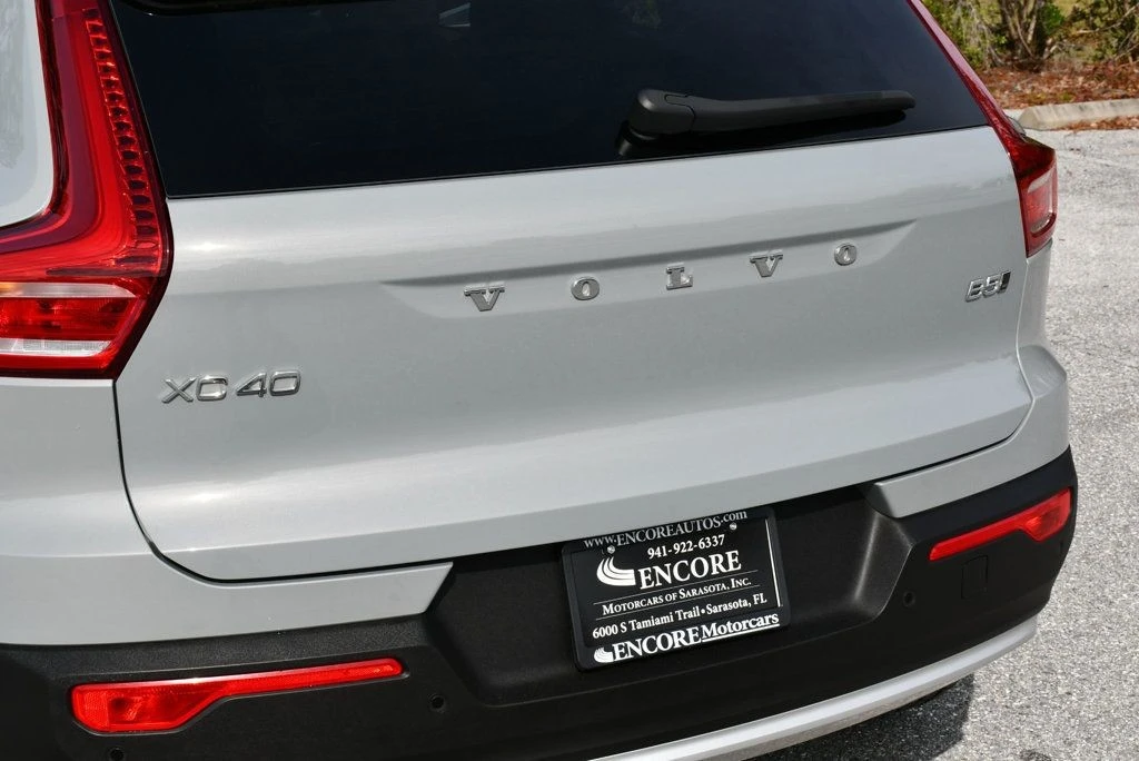 2025 Volvo XC40 - Image 10 of 21