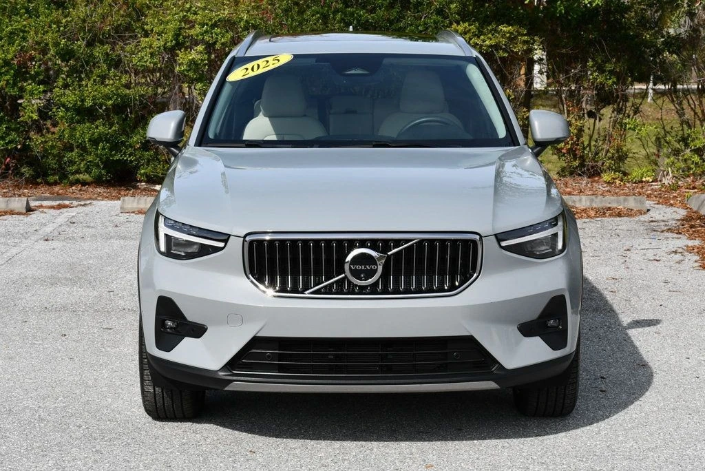 2025 Volvo XC40 - Image 9 of 21