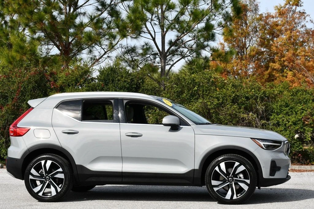 2025 Volvo XC40 - Image 8 of 21