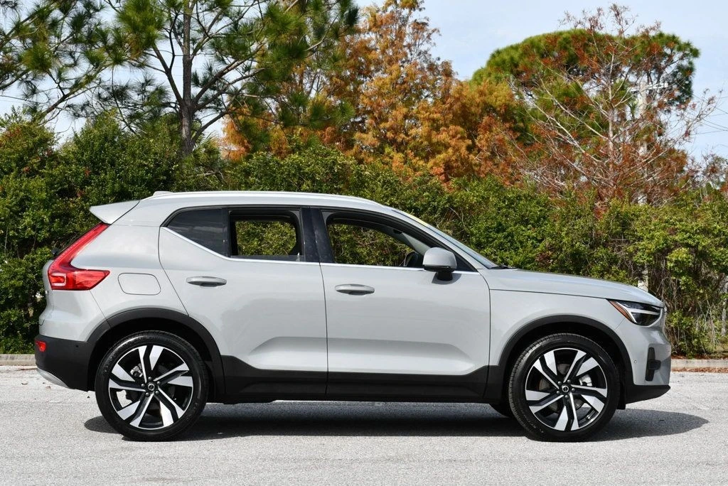 2025 Volvo XC40 - Image 7 of 21