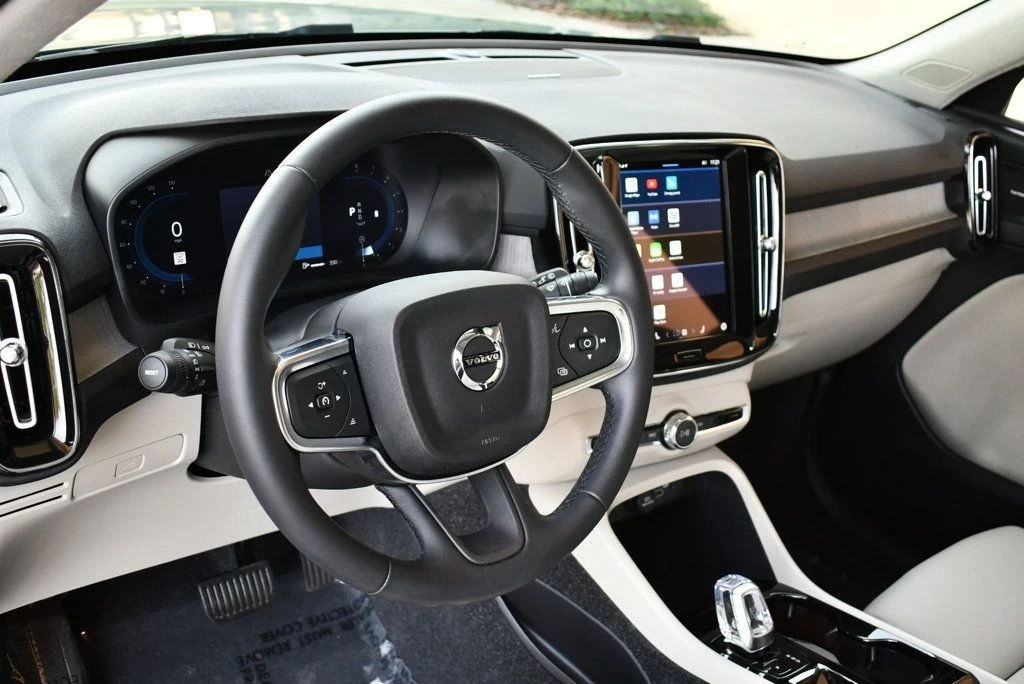 2025 Volvo XC40 - Image 12 of 21