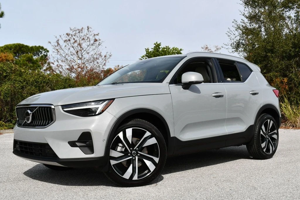 2025 Volvo XC40 - Image 2 of 21