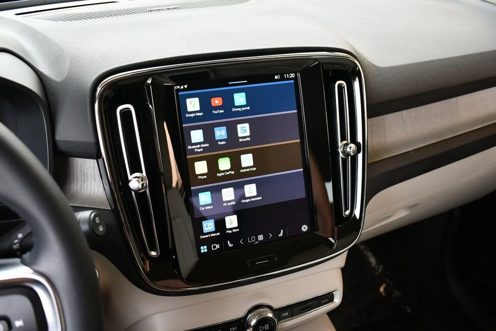 2025 Volvo XC40 - Image 13 of 21