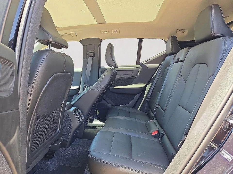 2025 Volvo XC40 - Image 7 of 15