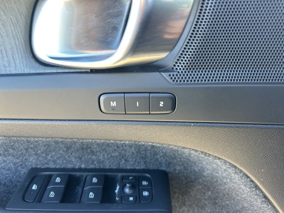2025 Volvo XC40 - Image 11 of 12