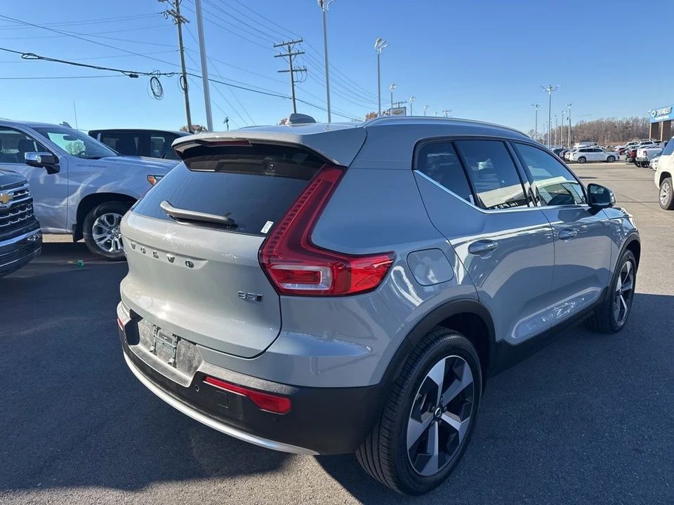 2025 Volvo XC40 - Image 5 of 12