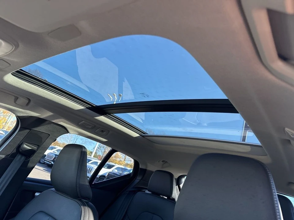 2025 Volvo XC40 - Image 12 of 12