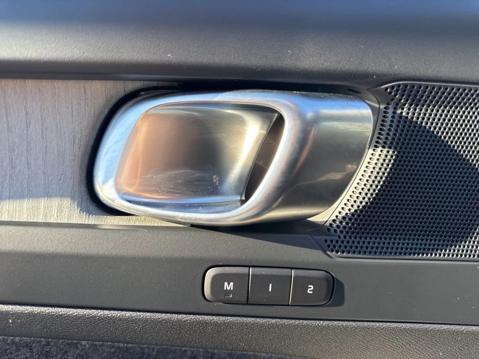 2025 Volvo XC40 - Image 11 of 12