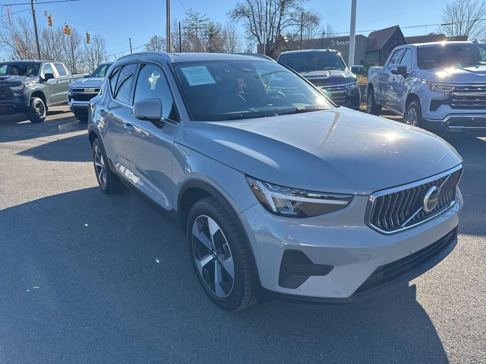 2025 Volvo XC40 - Image 7 of 12