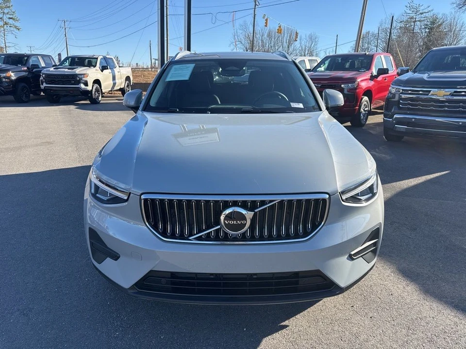 2025 Volvo XC40 - Image 8 of 12