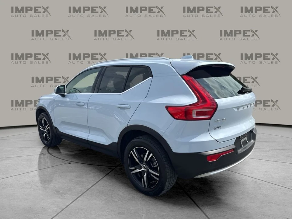 2025 Volvo XC40 - Image 3 of 31