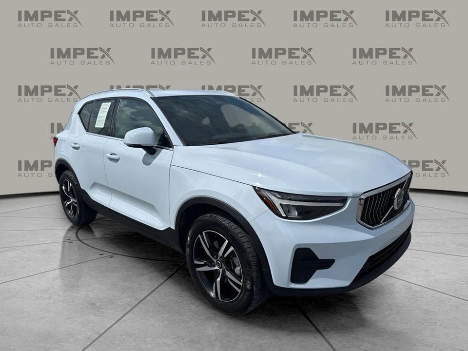 2025 Volvo XC40 - Image 7 of 31