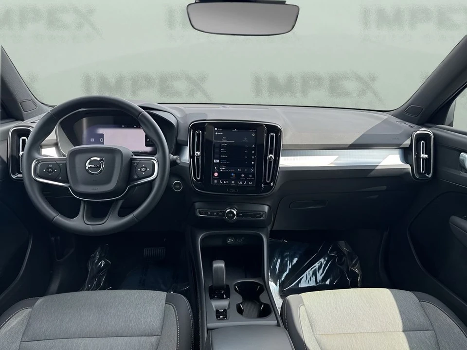 2025 Volvo XC40 - Image 13 of 31